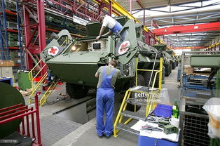 螺絲整齊擺放 德裝甲車(chē)維修廠作風(fēng)嚴(yán)謹(jǐn)讓人服