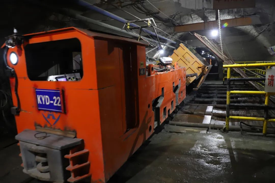 多項國內(nèi)首創(chuàng)電機車無人駕駛技術應用金川集團井下